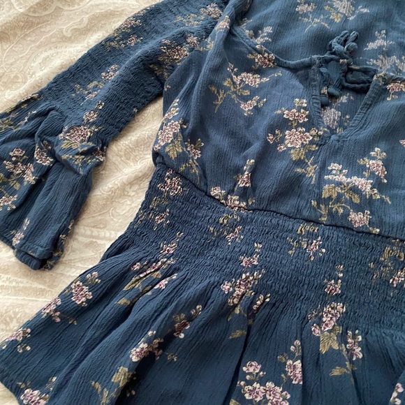 American Eagle Peasant Top - Picture 1 of 4